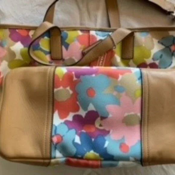 Coach Floral Canvas Tote VVGUC - Picture 3 of 6
